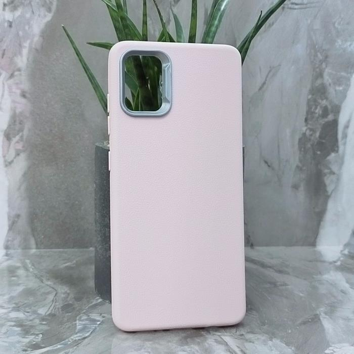 Samsung A51. Накладка, PU Metal Camera Edge, текстура кожи, светло-розовый