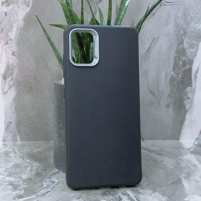 Samsung A51. Накладка, PU Metal Camera Edge, текстура кожи, черный