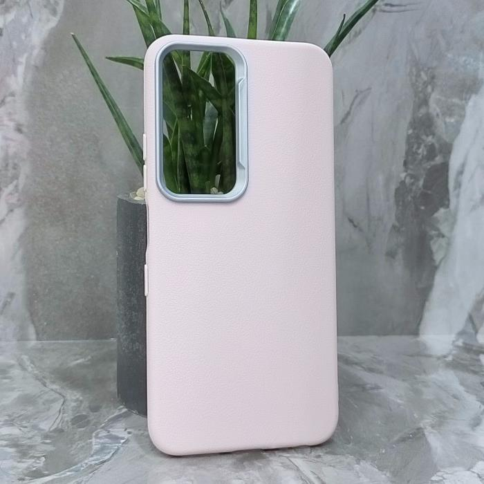 Infinix HOT 60/60i. Накладка, PU Metal Camera Edge, текстура кожи, светло-розовый